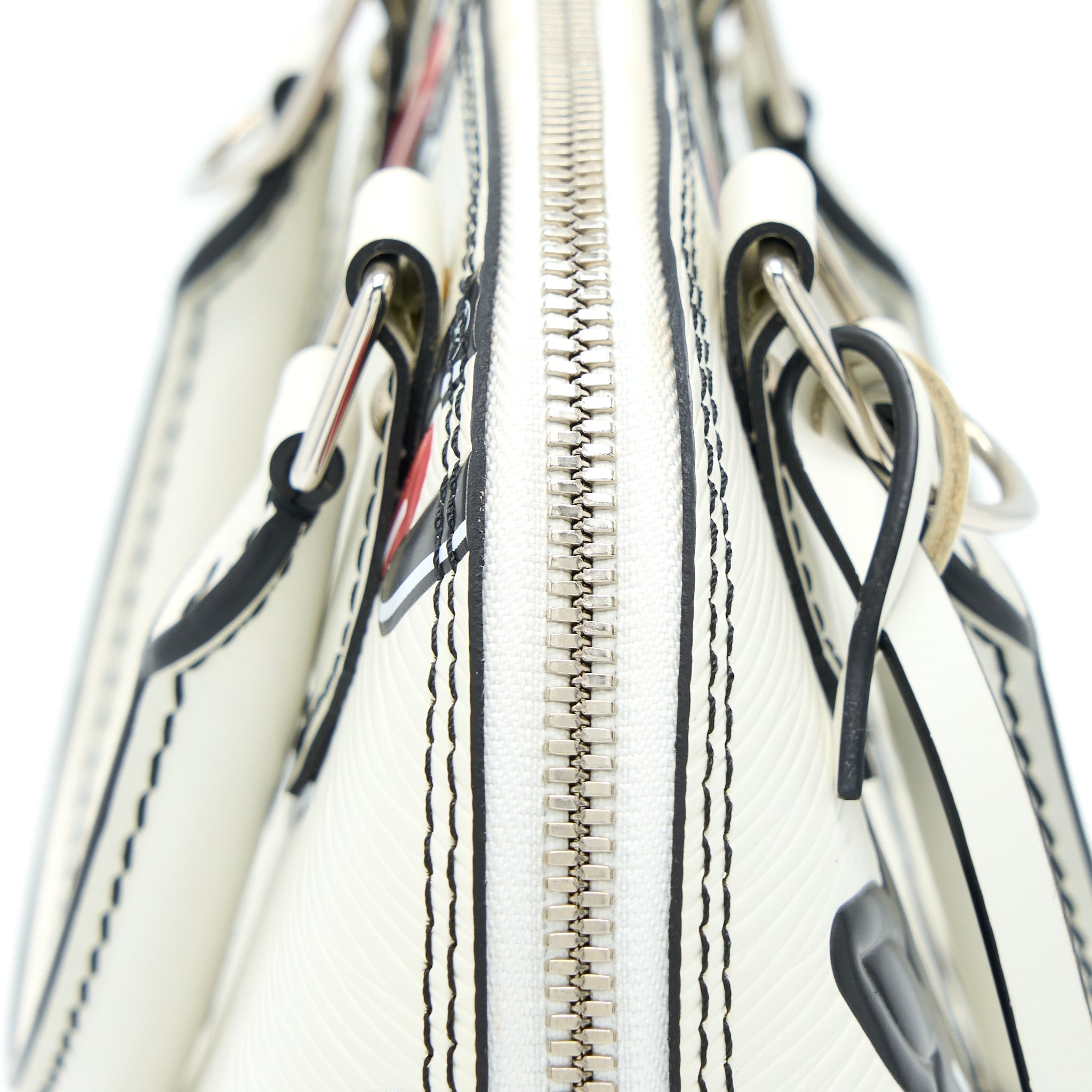 louis-vuitton-alma-bb-en-cuir-occasion-epi-leather-white-black-with-shw