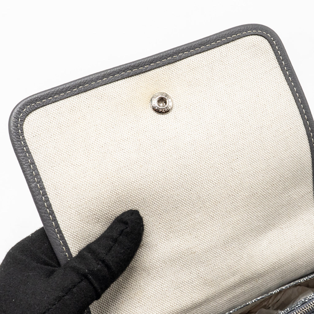 goyard-plumet-pocket-wallet-goyardine-canvas-calfskin-grey-shw-copy