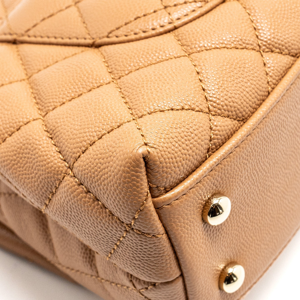chanel-21p-small-coco-handle-caviar-caramel-lghw