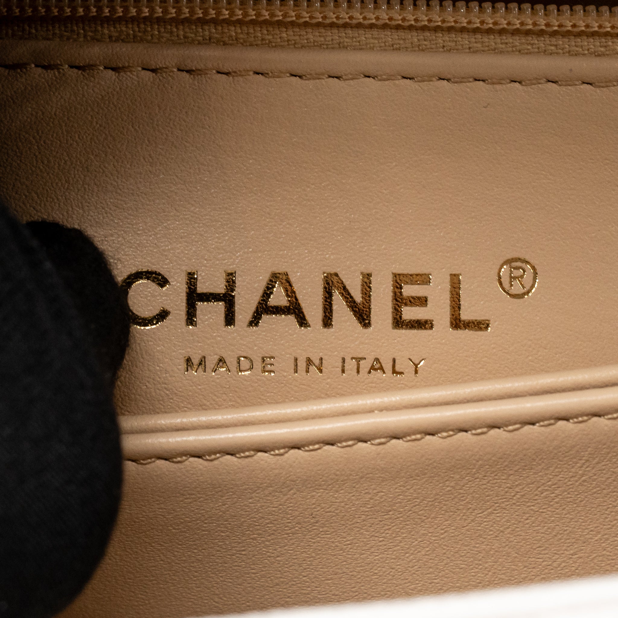 chanel-small-coco-handle-caviar-white-lghw-microchip-5