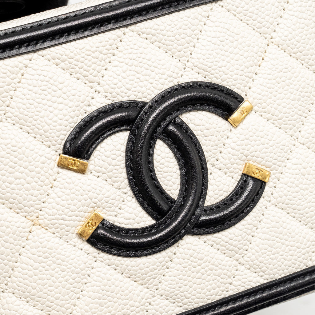 chanel-cc-filigree-vanity-case-caviar-white-black