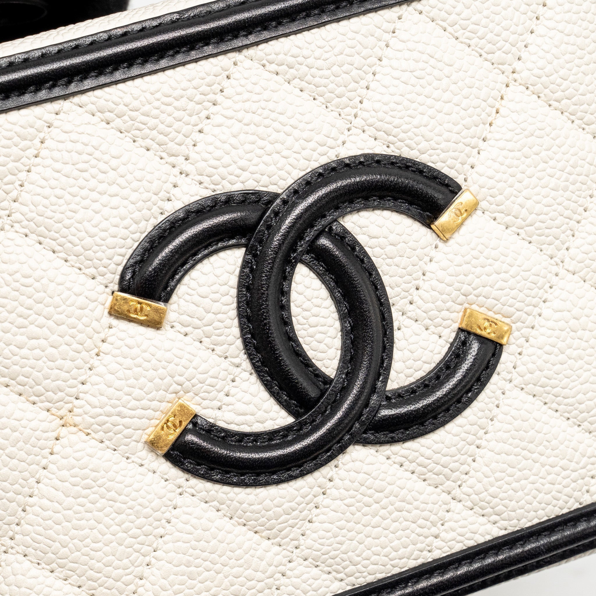 chanel-cc-filigree-vanity-case-caviar-white-black