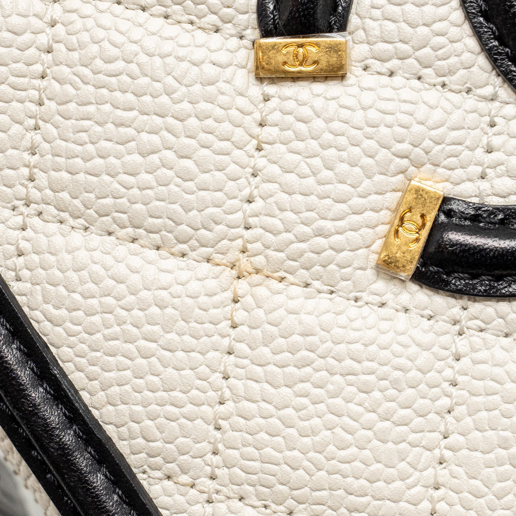 chanel-cc-filigree-vanity-case-caviar-white-black