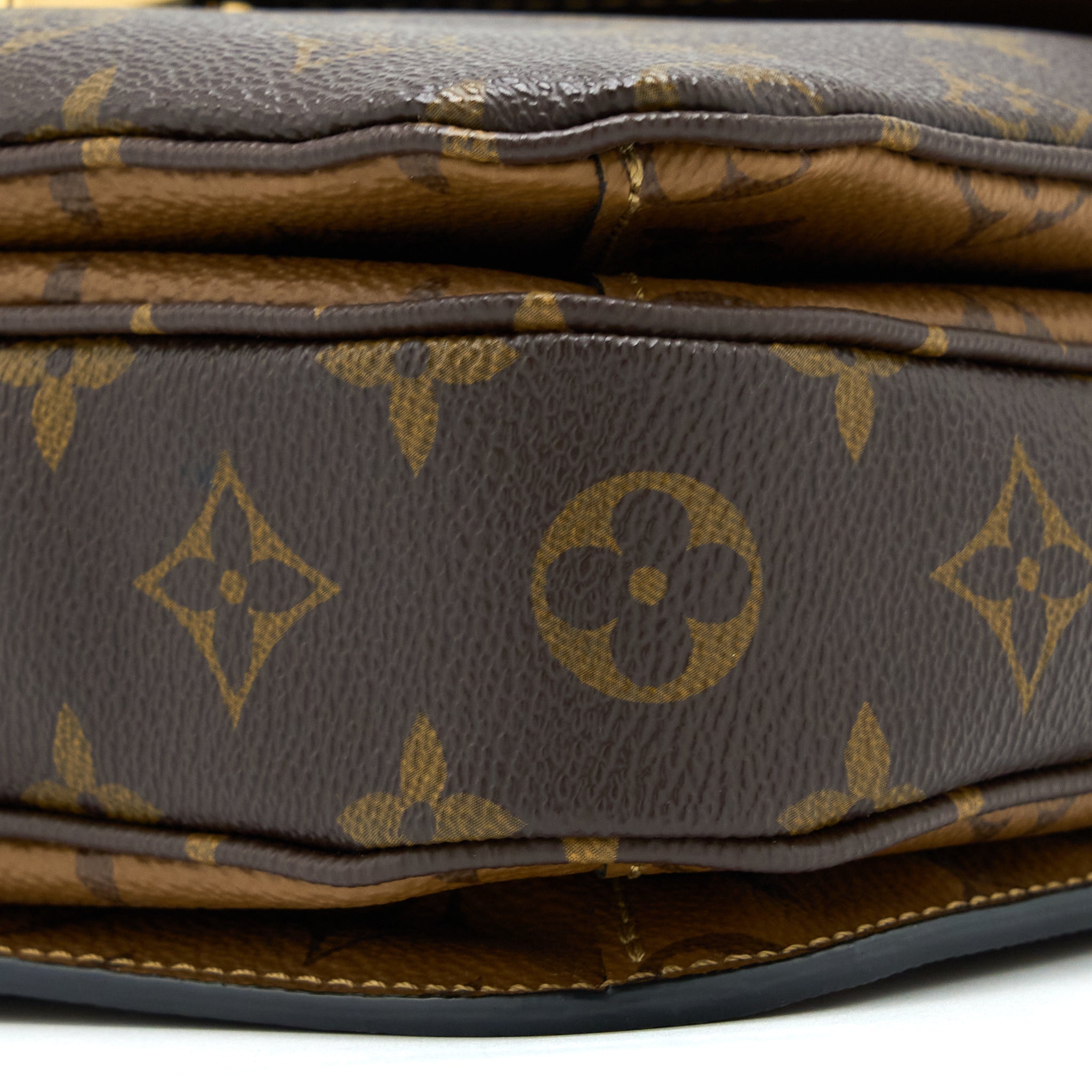 louis-vuitton-pochette-metis-monogram-reverse-canvas-ghw-2