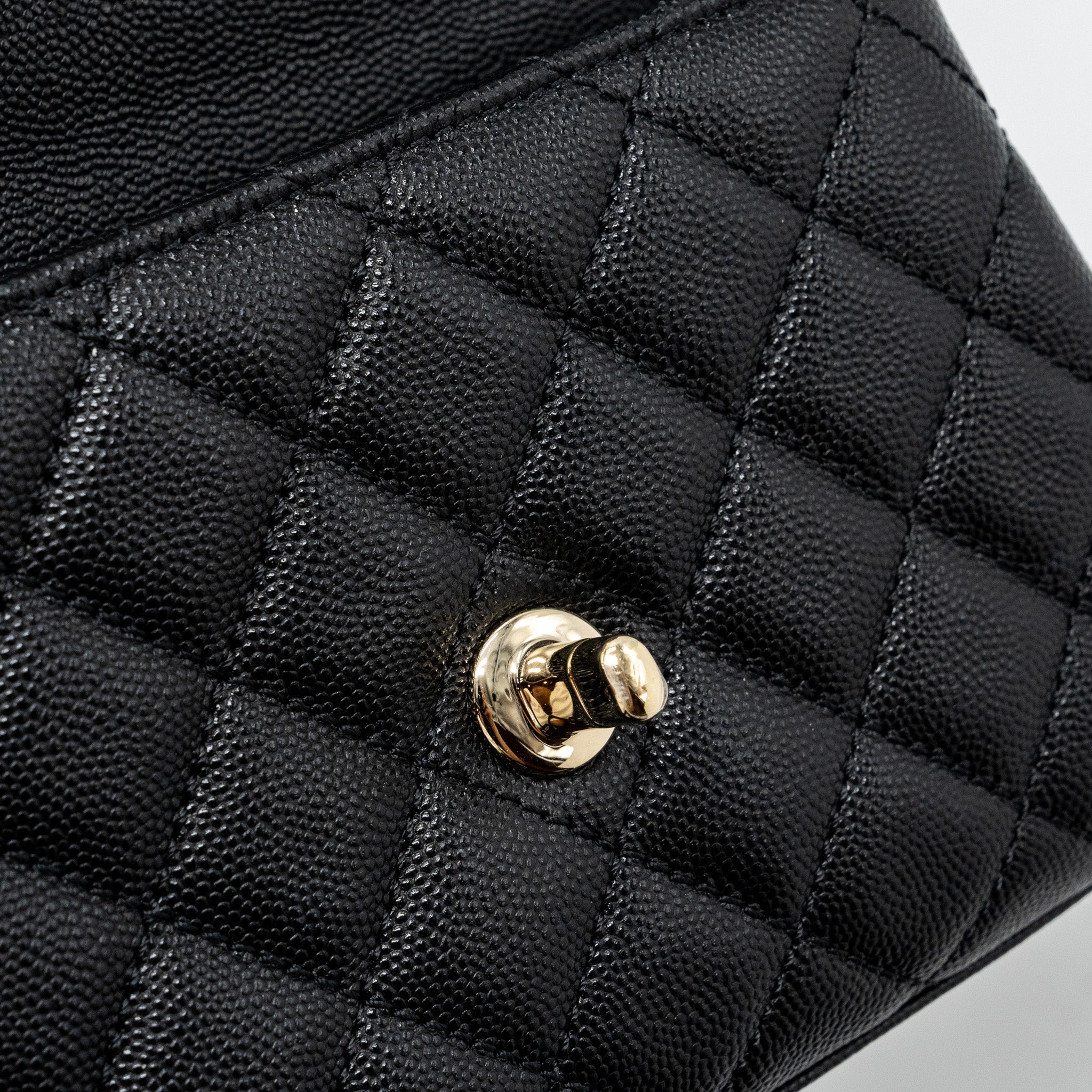 chanel-coco-handle-extra-mini-caviar-black-lghwmicrochip