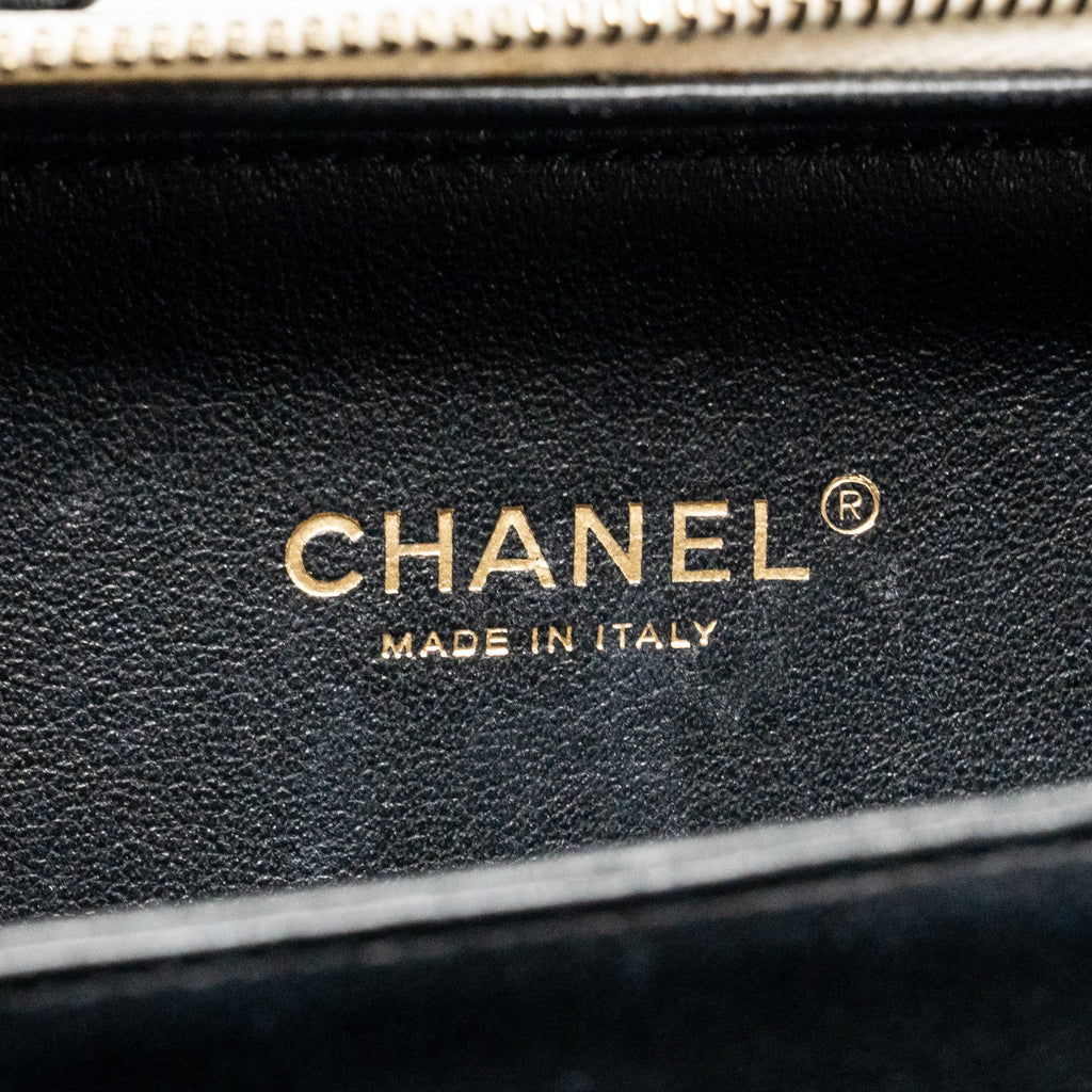 chanel-cc-filigree-vanity-case-caviar-white-black
