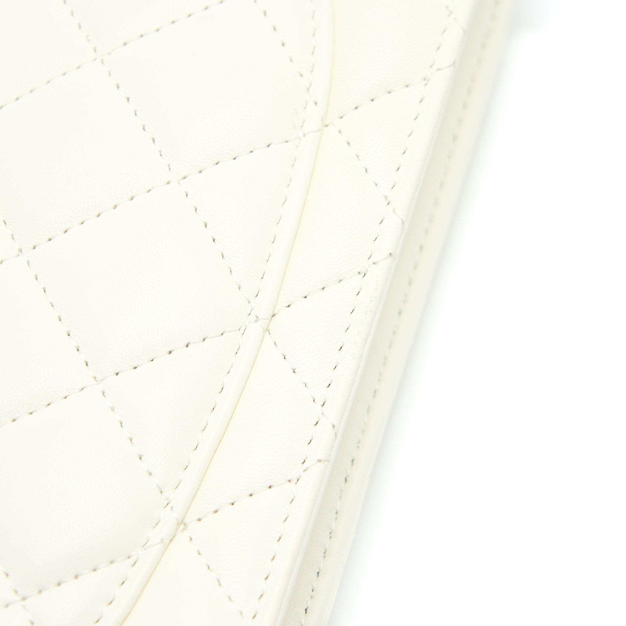 chanel-pearl-crush-wallet-on-chain-lambskin-white-ghw-microchip-1