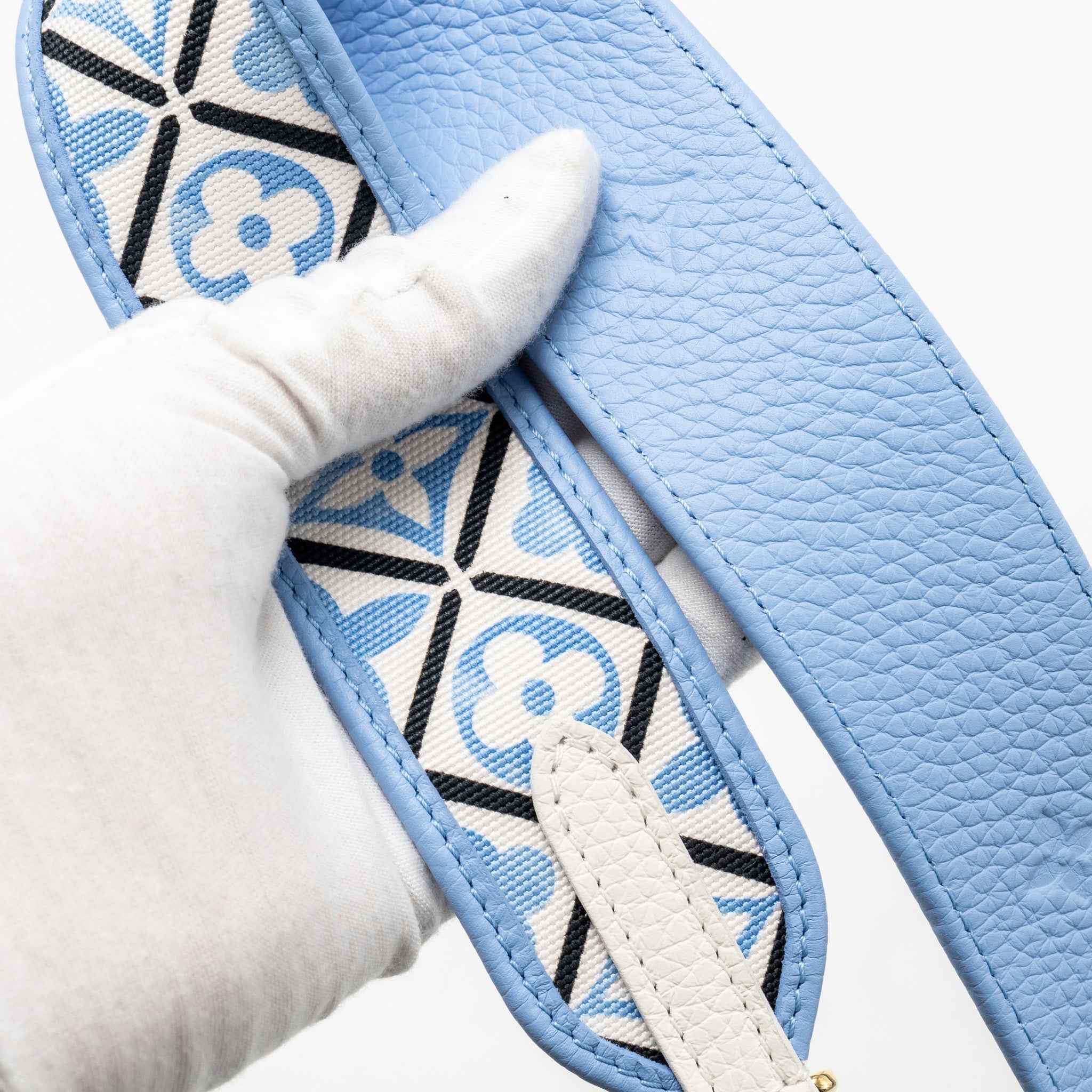 louis-vuitton-capucines-bb-taurillon-by-the-pool-snow-white-provence-blue-ghw