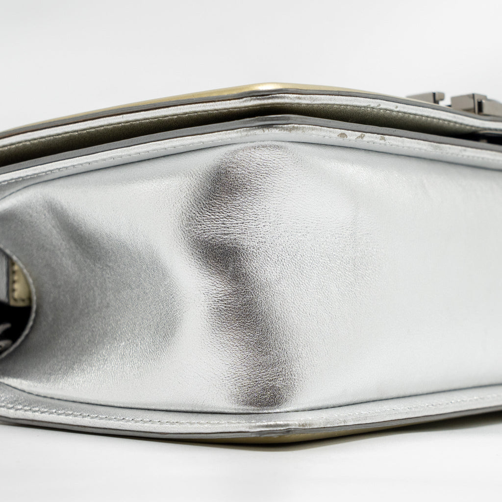 chanel-medium-boy-bag-metallic-patent-calfskin-metallic-lambskin-gold-silver-shw-copy