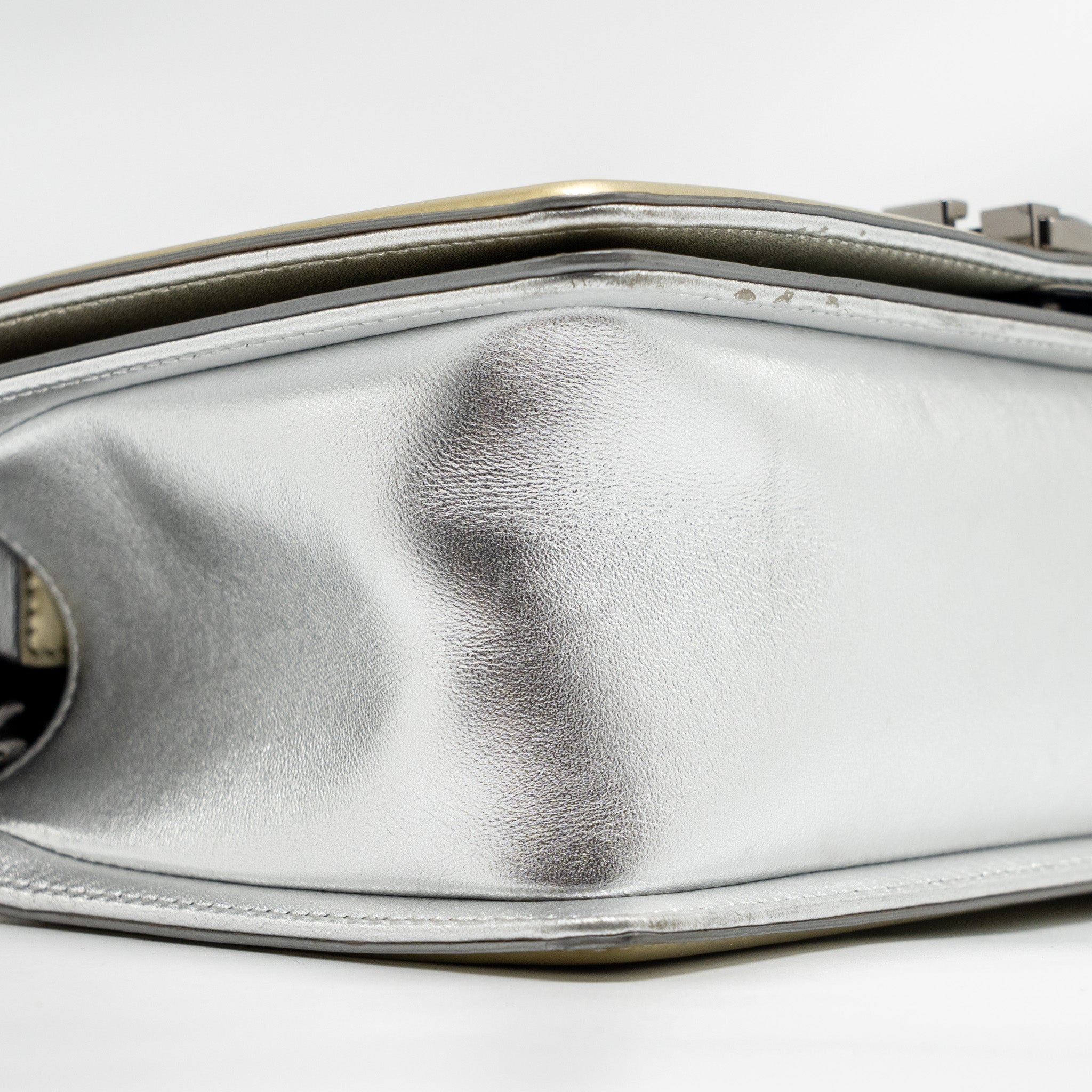chanel-medium-boy-bag-metallic-patent-calfskin-metallic-lambskin-gold-silver-shw-copy