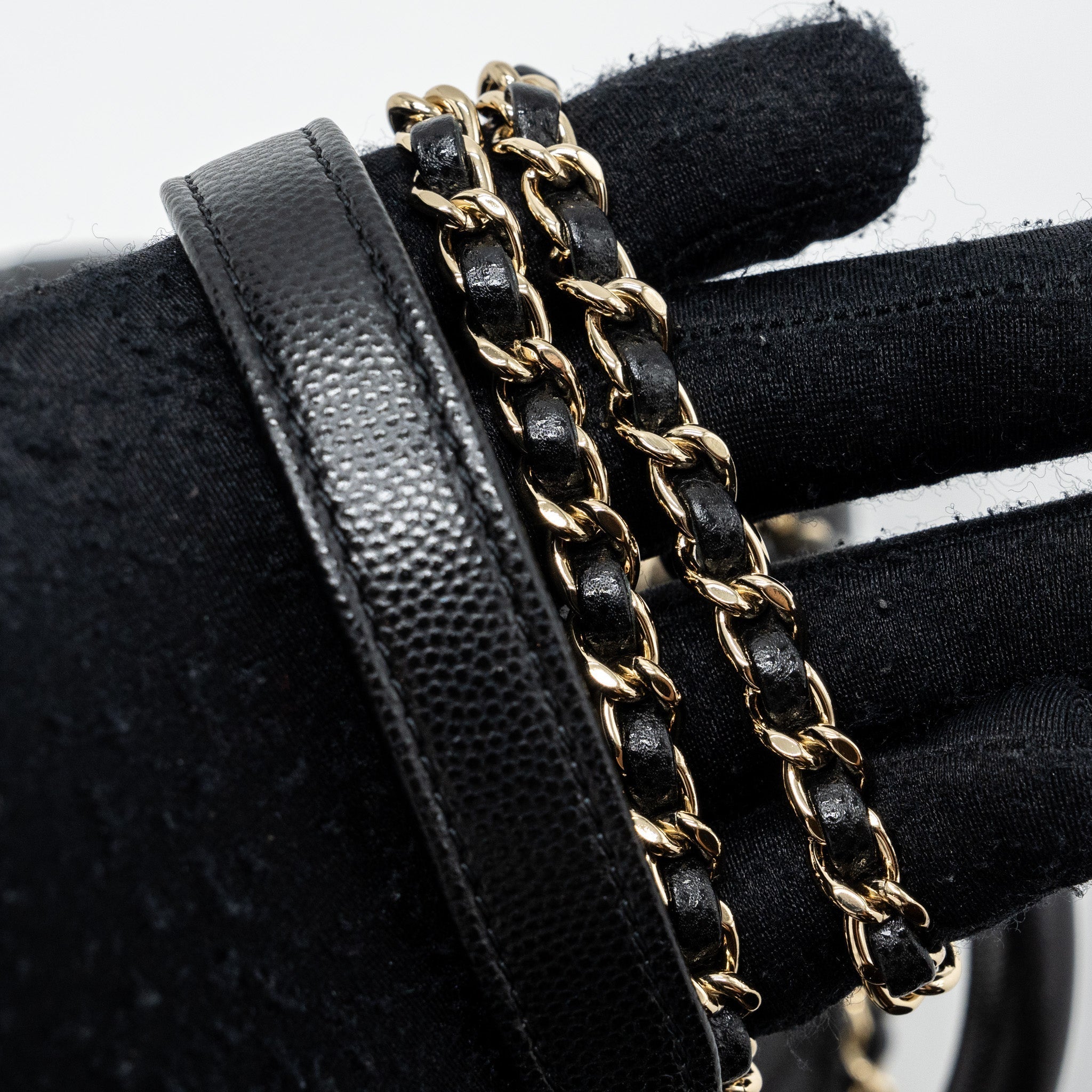 chanel-coco-handle-extra-mini-caviar-black-lghwmicrochip