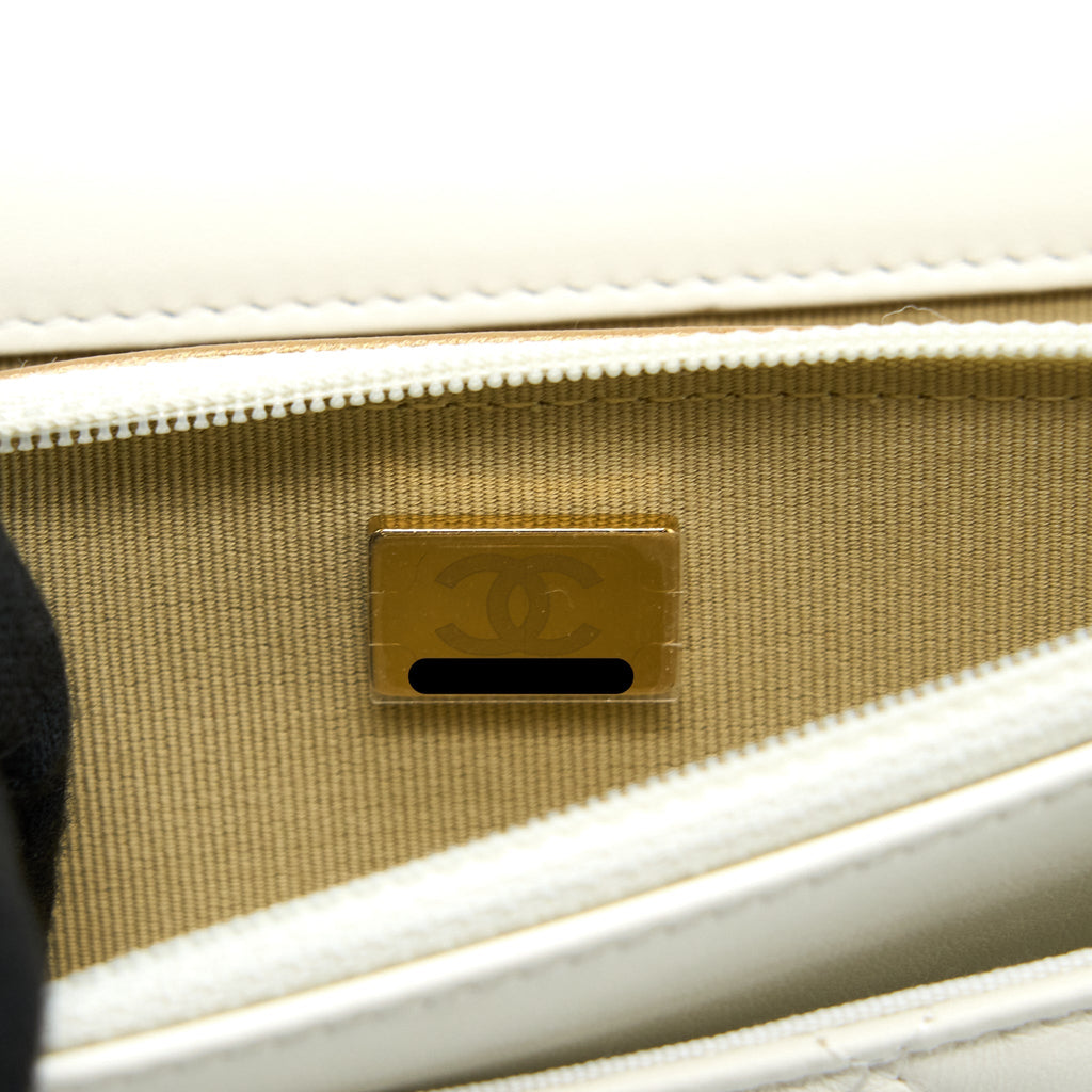 chanel-pearl-crush-wallet-on-chain-lambskin-white-ghw-microchip-1