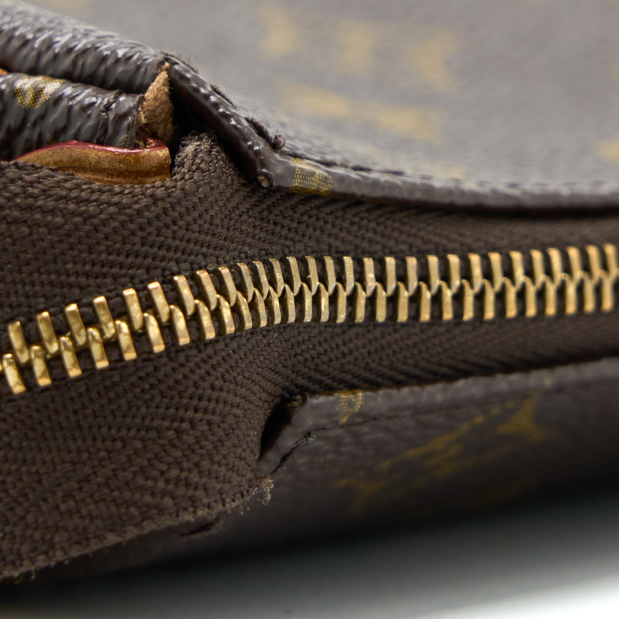 louis-vuitton-eva-pochette-bag-monogram-ghw