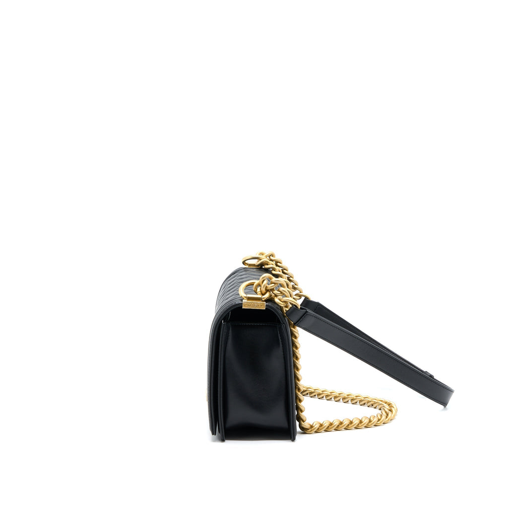 chanel-medium-boy-bag-lambskin-black-ghw-microchip