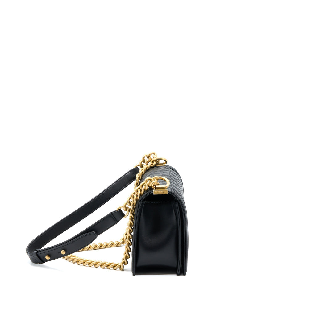chanel-medium-boy-bag-lambskin-black-ghw-microchip