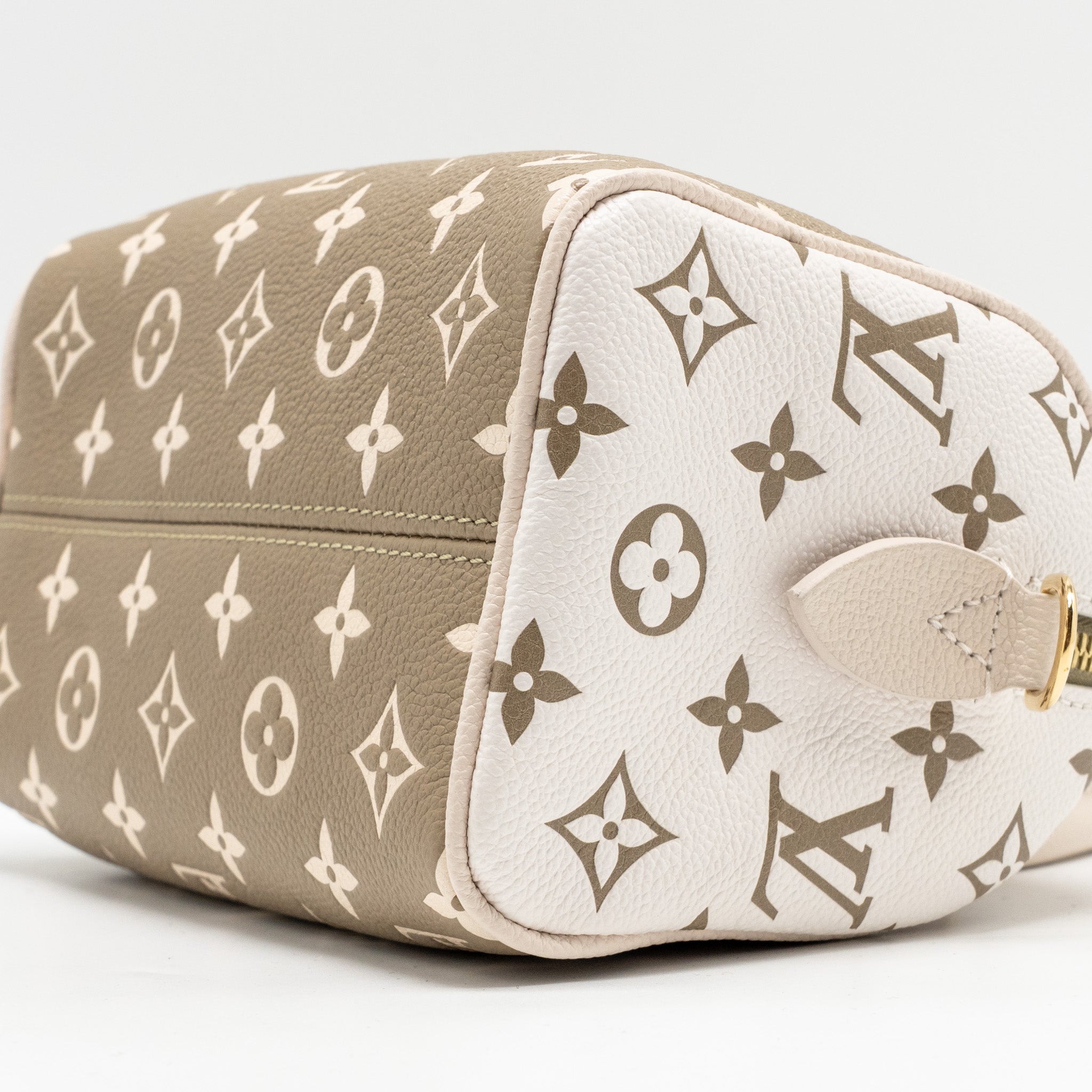 louis-vuitton-speedy-20-bandouliere-bicolour-monogram-empreinte-leather-khaki-beige-ghw-copy