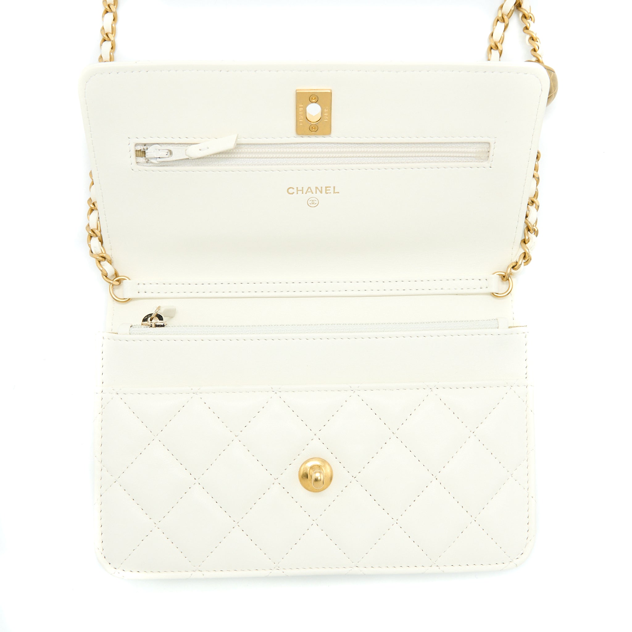 chanel-pearl-crush-wallet-on-chain-lambskin-white-ghw-microchip-1