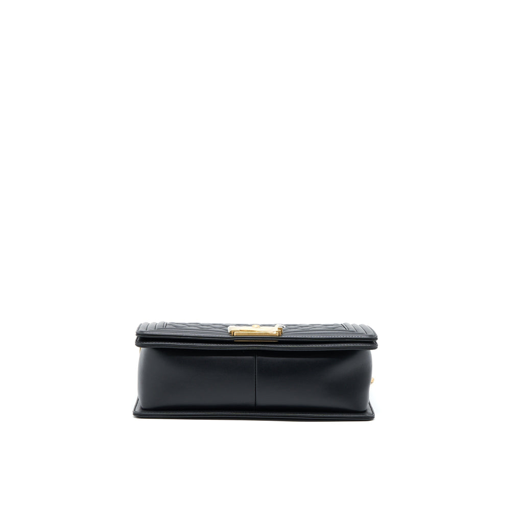 chanel-medium-boy-bag-lambskin-black-ghw-microchip