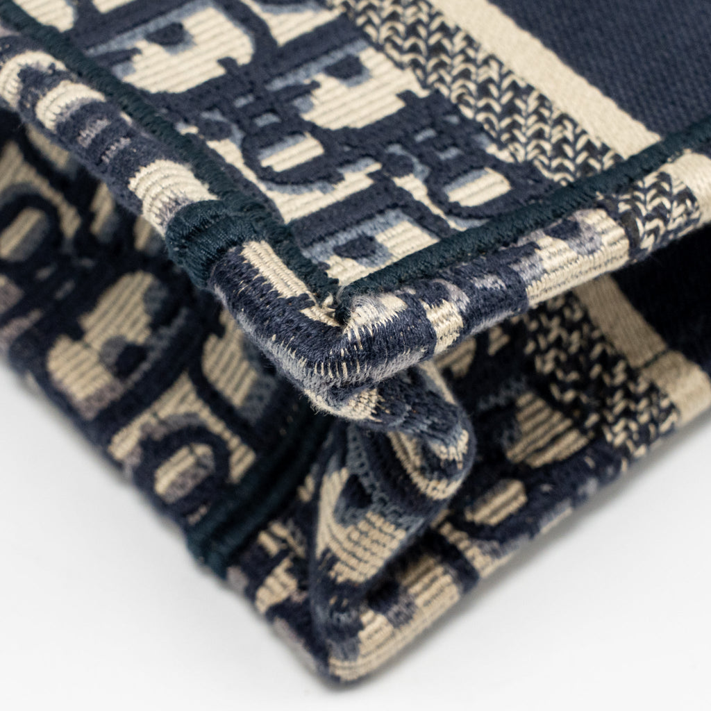 dior-mini-book-tote-oblique-embroidery-blue
