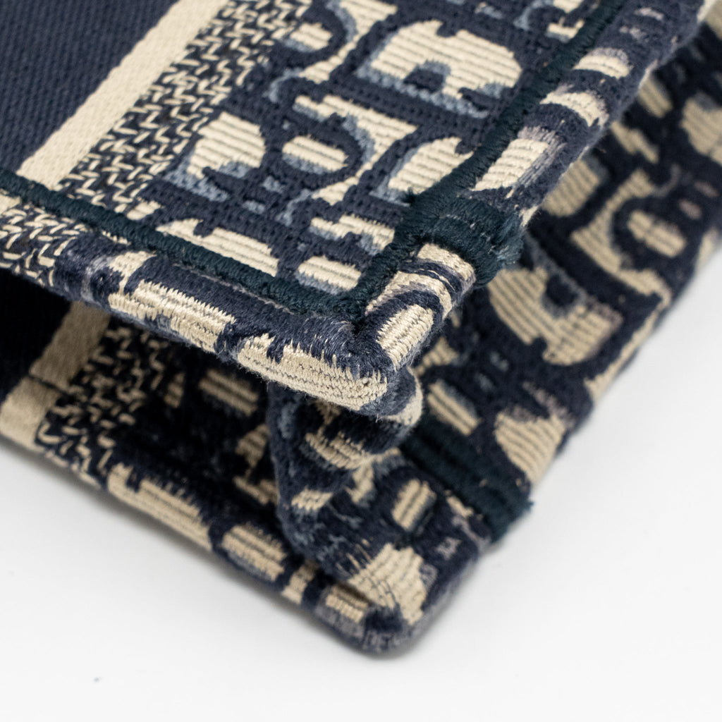 dior-mini-book-tote-oblique-embroidery-blue