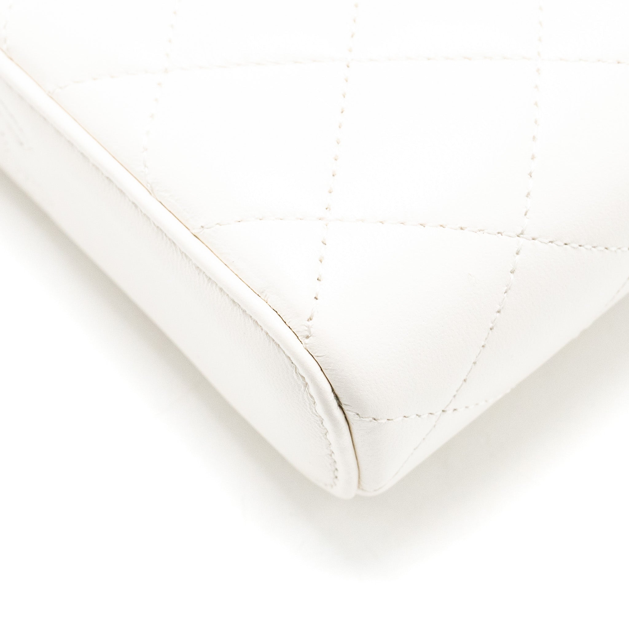 chanel-23k-camellia-top-handle-long-vanity-case-with-chain-calfskin-white-lghwmicrochip