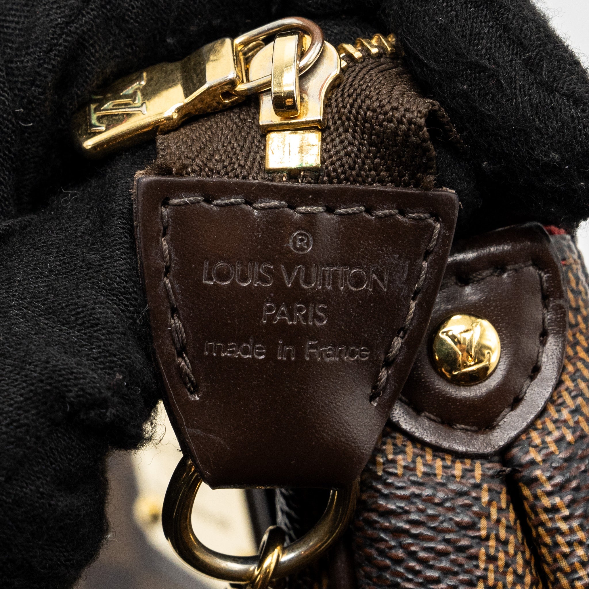 louis-vuitton-eva-pochette-damier-ebene-ghw