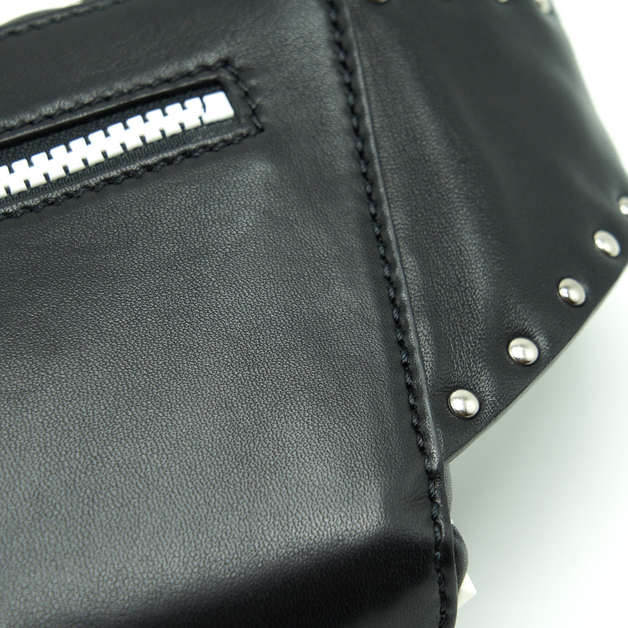 valentino-rockstud-belt-bag-black-white-hardware