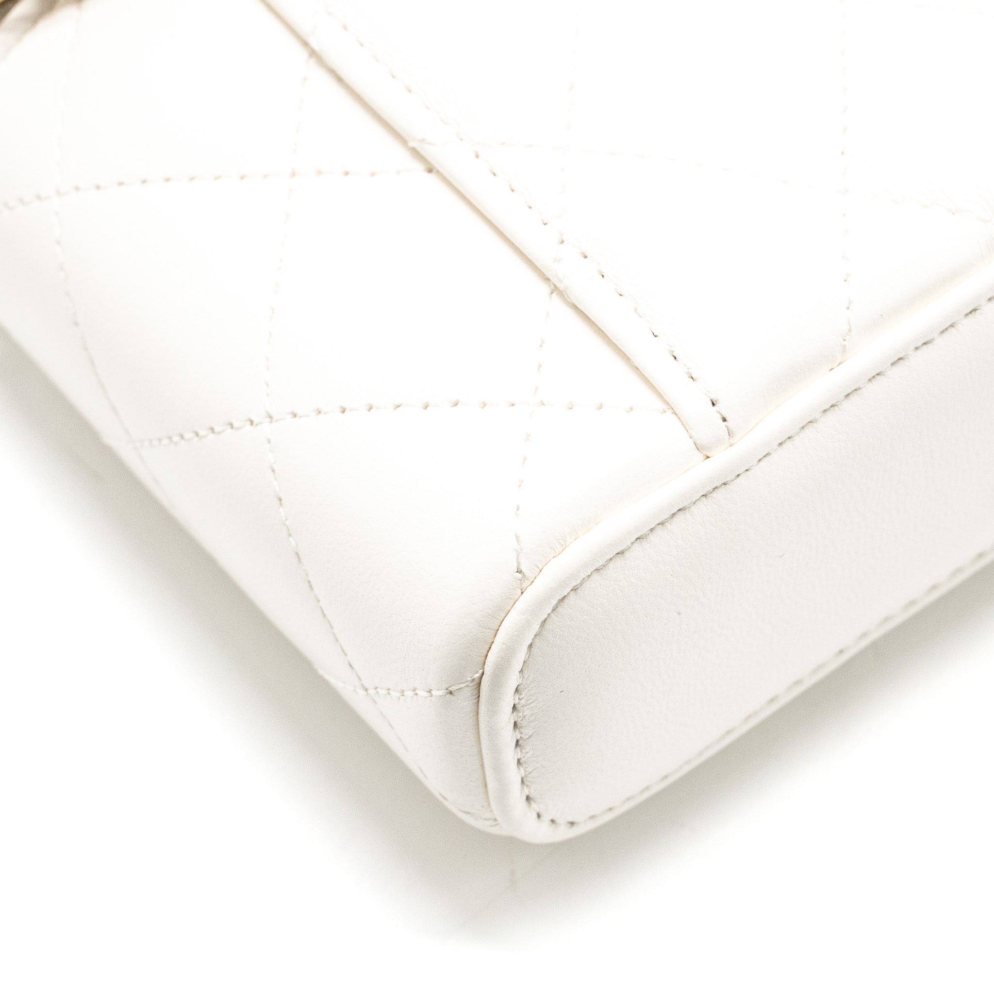 chanel-23k-camellia-top-handle-long-vanity-case-with-chain-calfskin-white-lghwmicrochip
