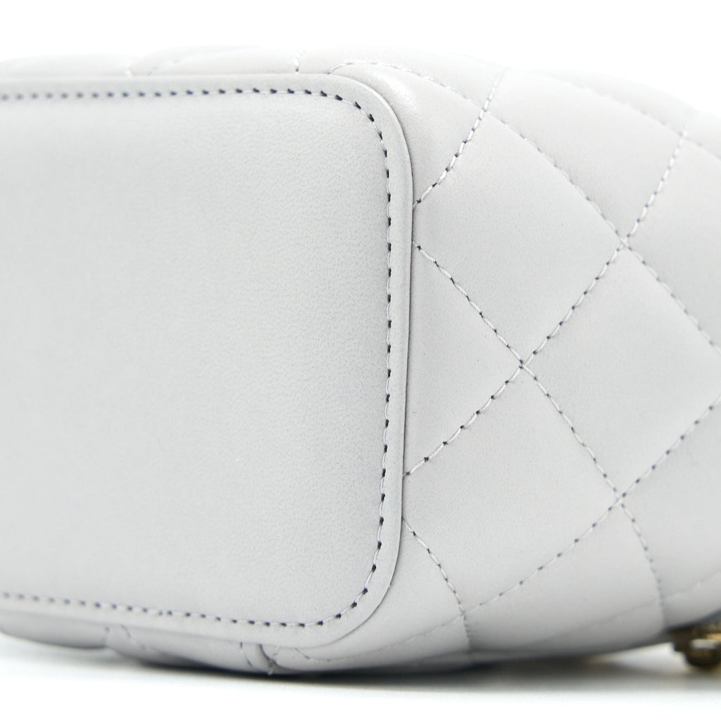 chanel-21a-top-handle-mini-vanity-with-chain-lambskin-light-grey-ghw