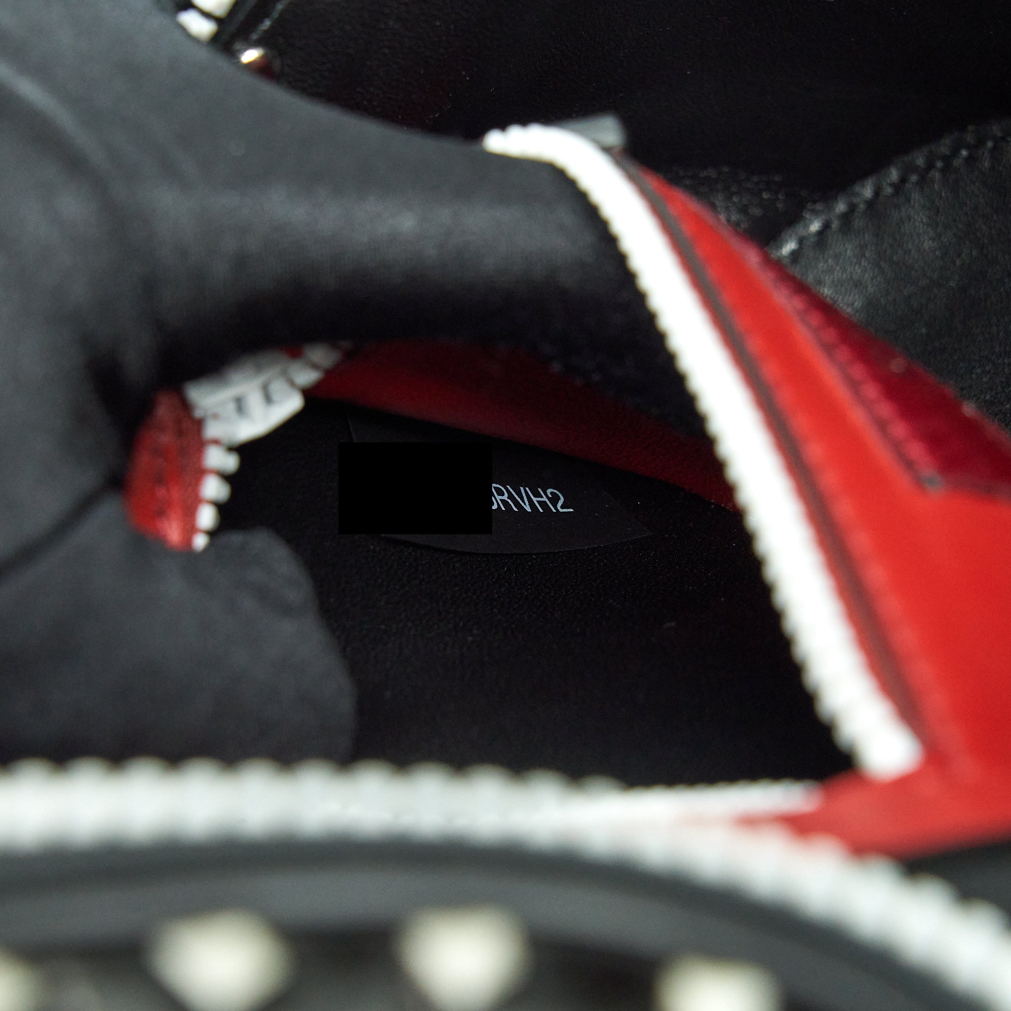 valentino-rockstud-belt-bag-black-white-hardware