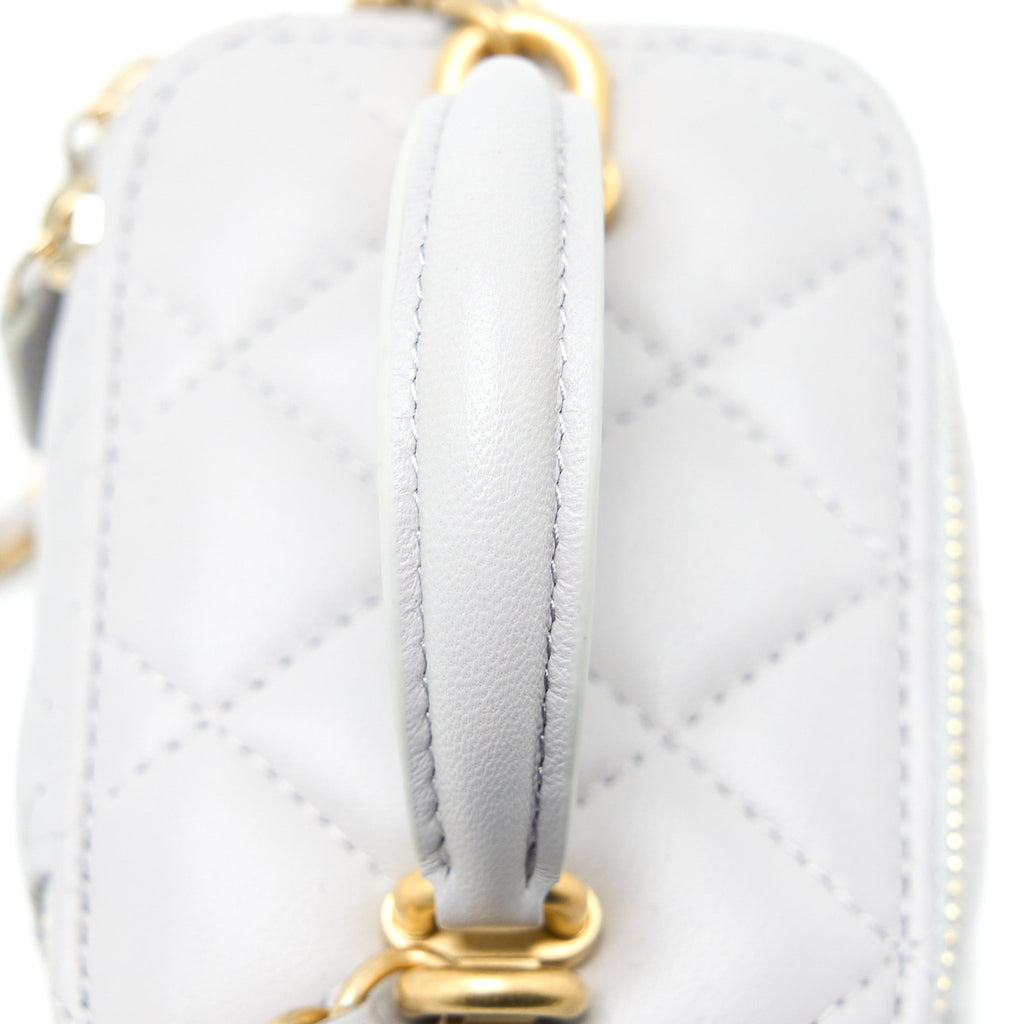 chanel-21a-top-handle-mini-vanity-with-chain-lambskin-light-grey-ghw