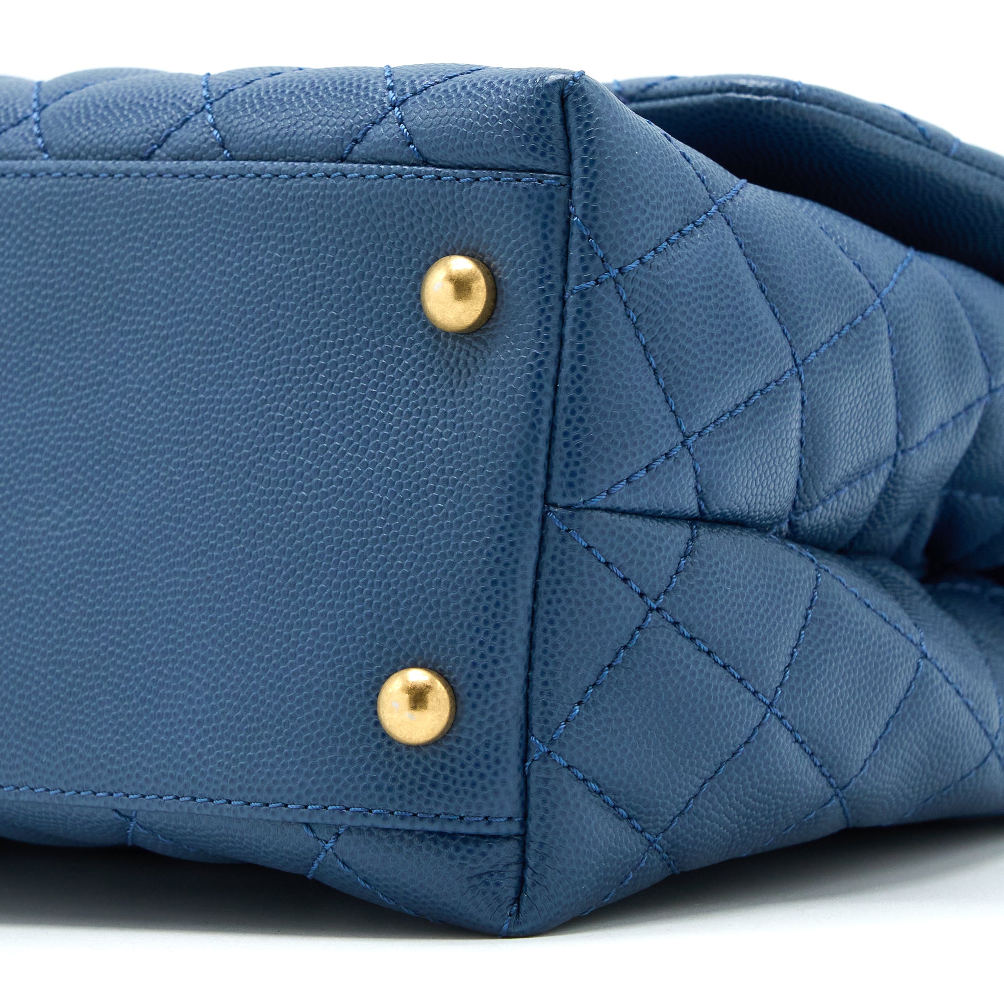 chanel-medium-coco-handle-flap-bag-caviar-ghw