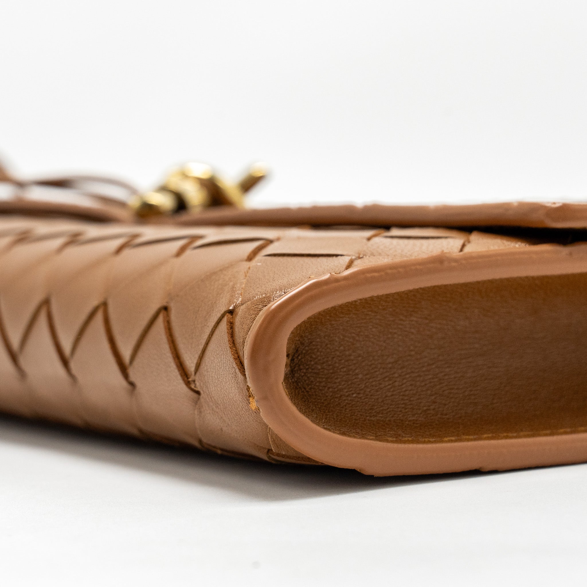 bottega-veneta-andiamo-clutch-bag-lambskin-brown-ghw