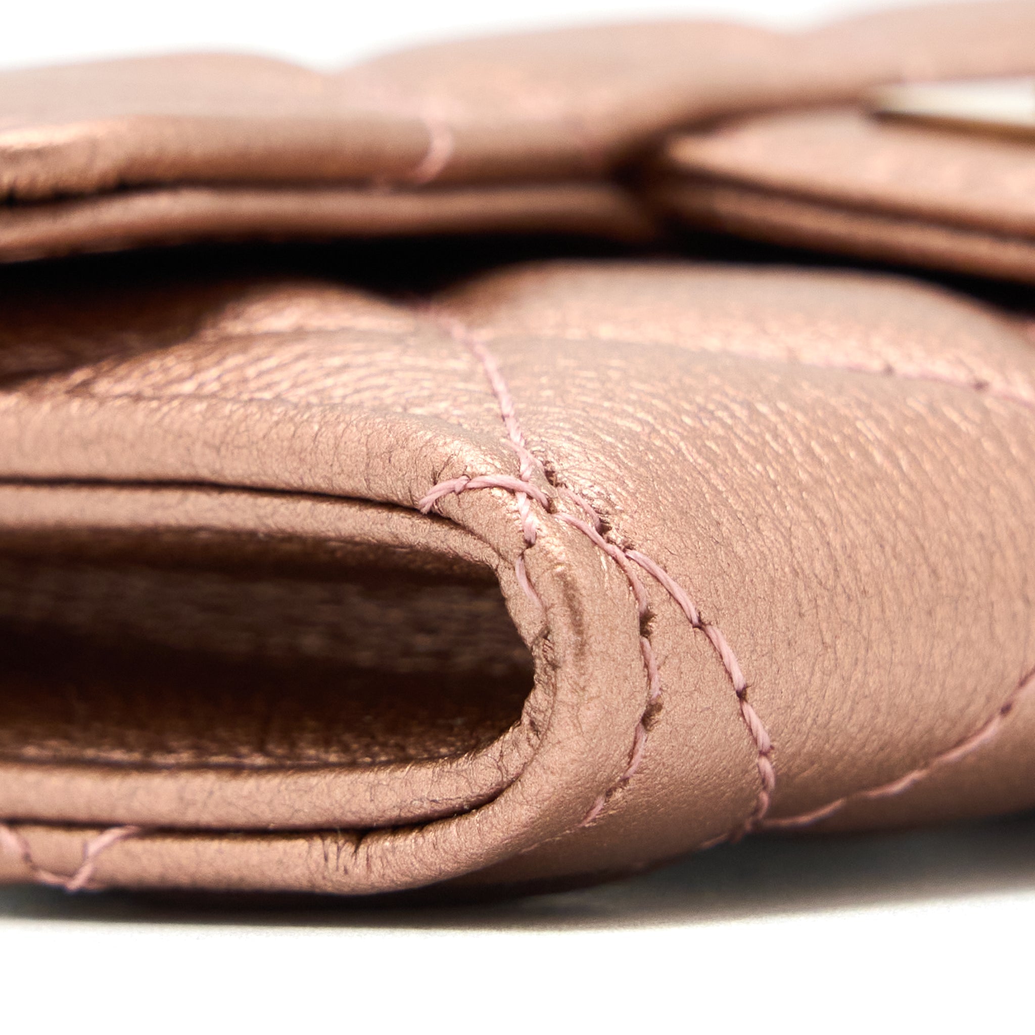 chanel-2-55-reissue-flap-card-holder-metallic-grained-calfskin-21a-rose-gold-rghw