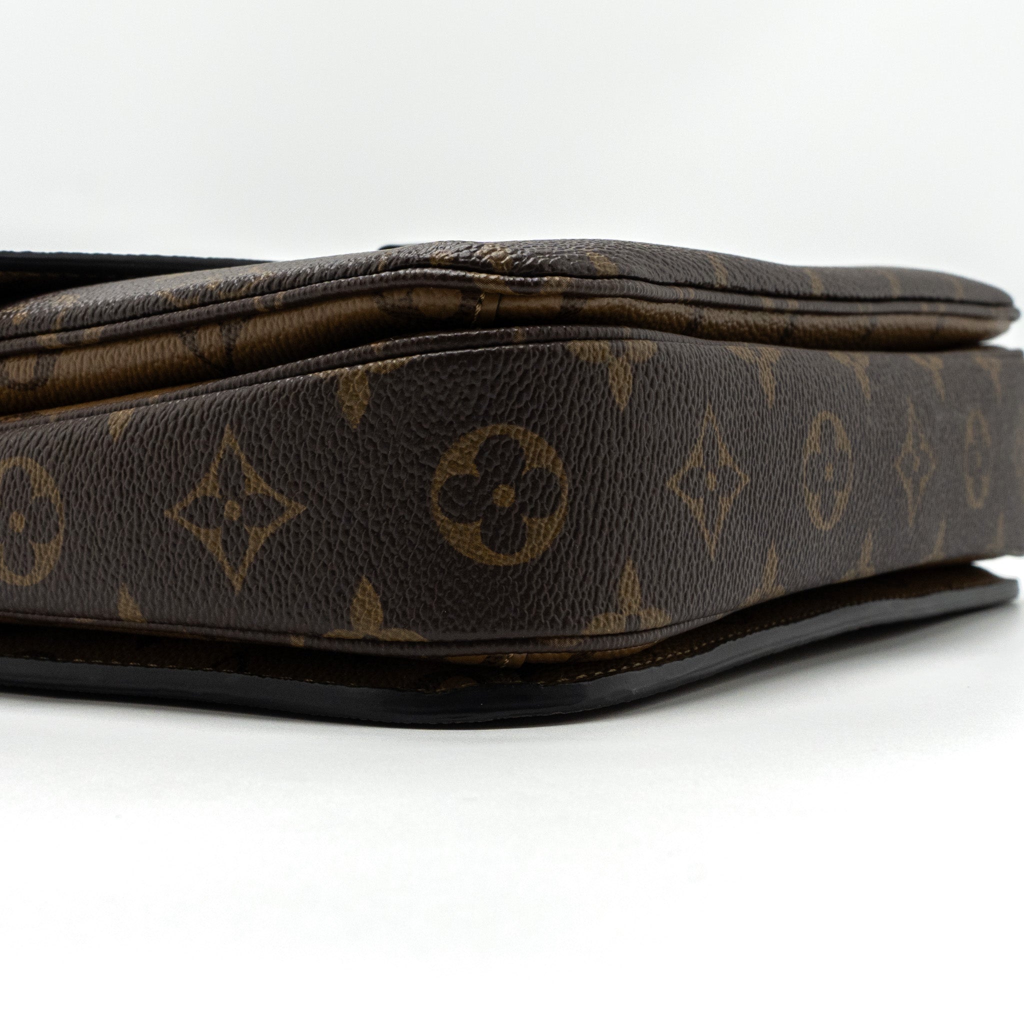 louis-vuitton-pochette-metis-monogram-reverse-canvas-ghw-6