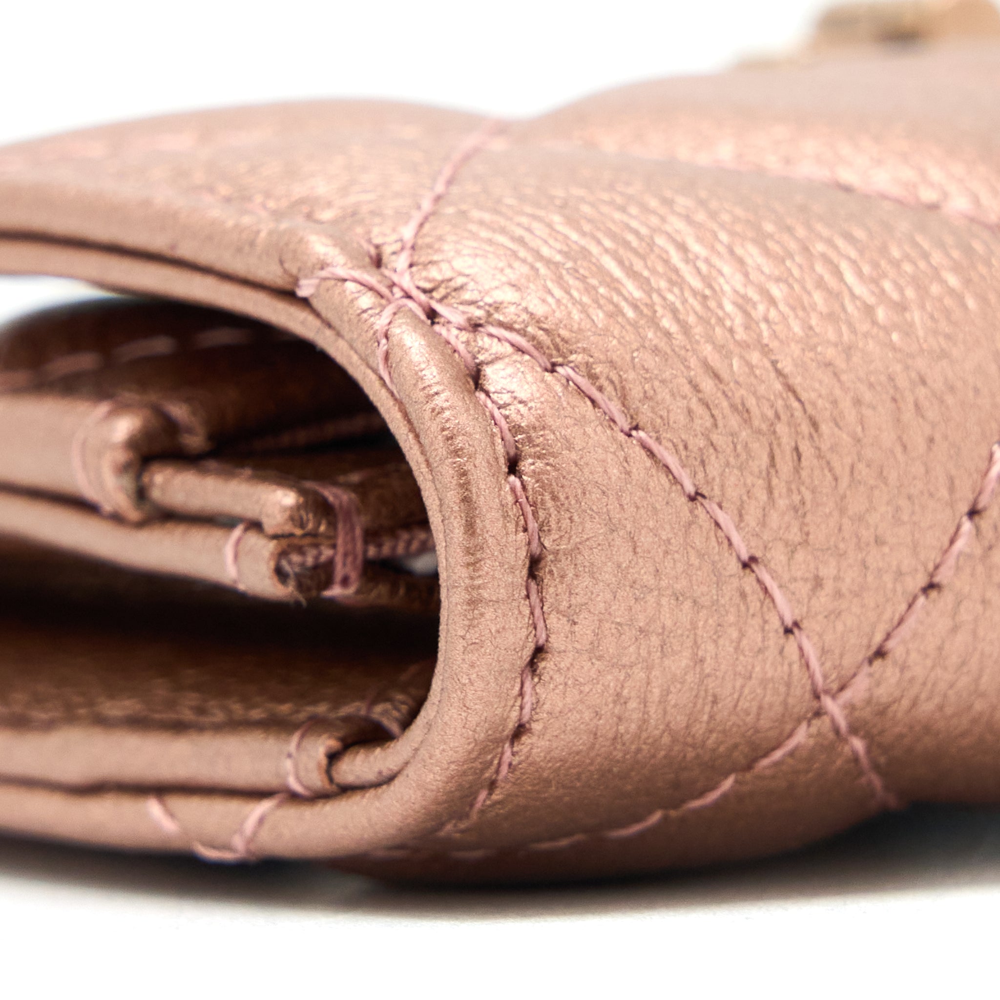 chanel-2-55-reissue-flap-card-holder-metallic-grained-calfskin-21a-rose-gold-rghw