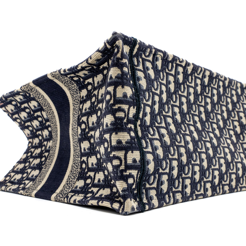 dior-medium-book-tote-blue-oblique-emboidery