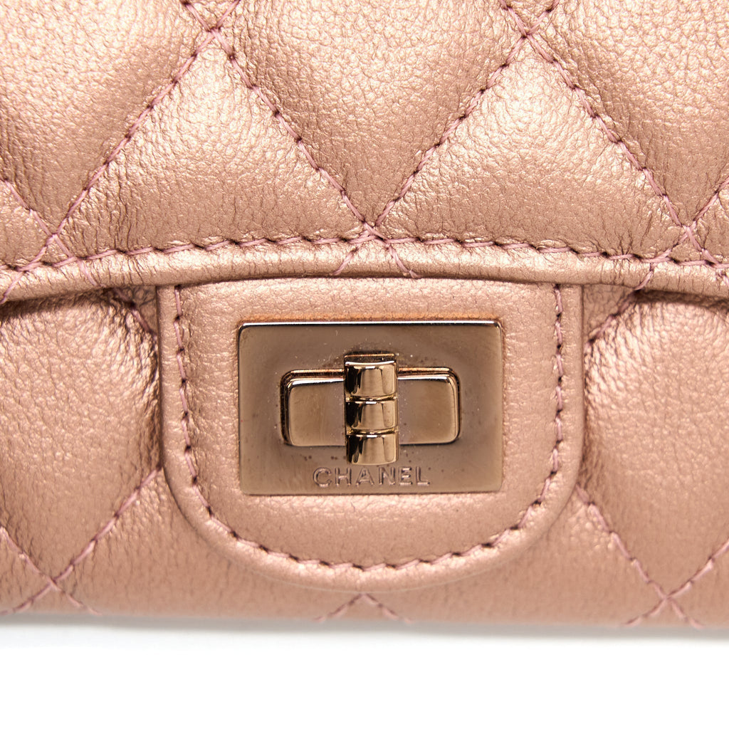 chanel-2-55-reissue-flap-card-holder-metallic-grained-calfskin-21a-rose-gold-rghw