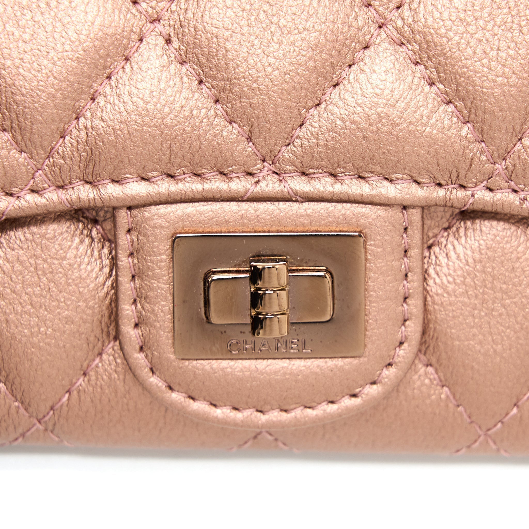chanel-2-55-reissue-flap-card-holder-metallic-grained-calfskin-21a-rose-gold-rghw