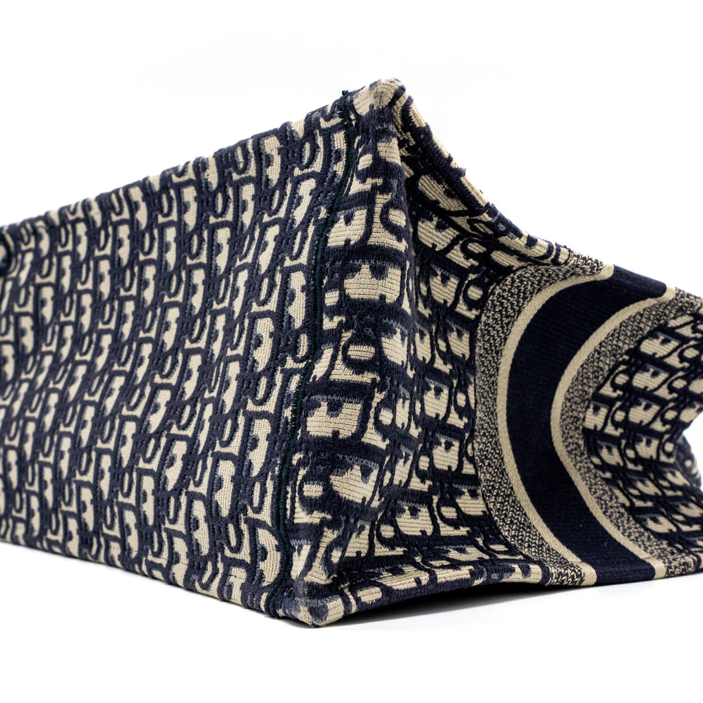 dior-medium-book-tote-blue-oblique-emboidery