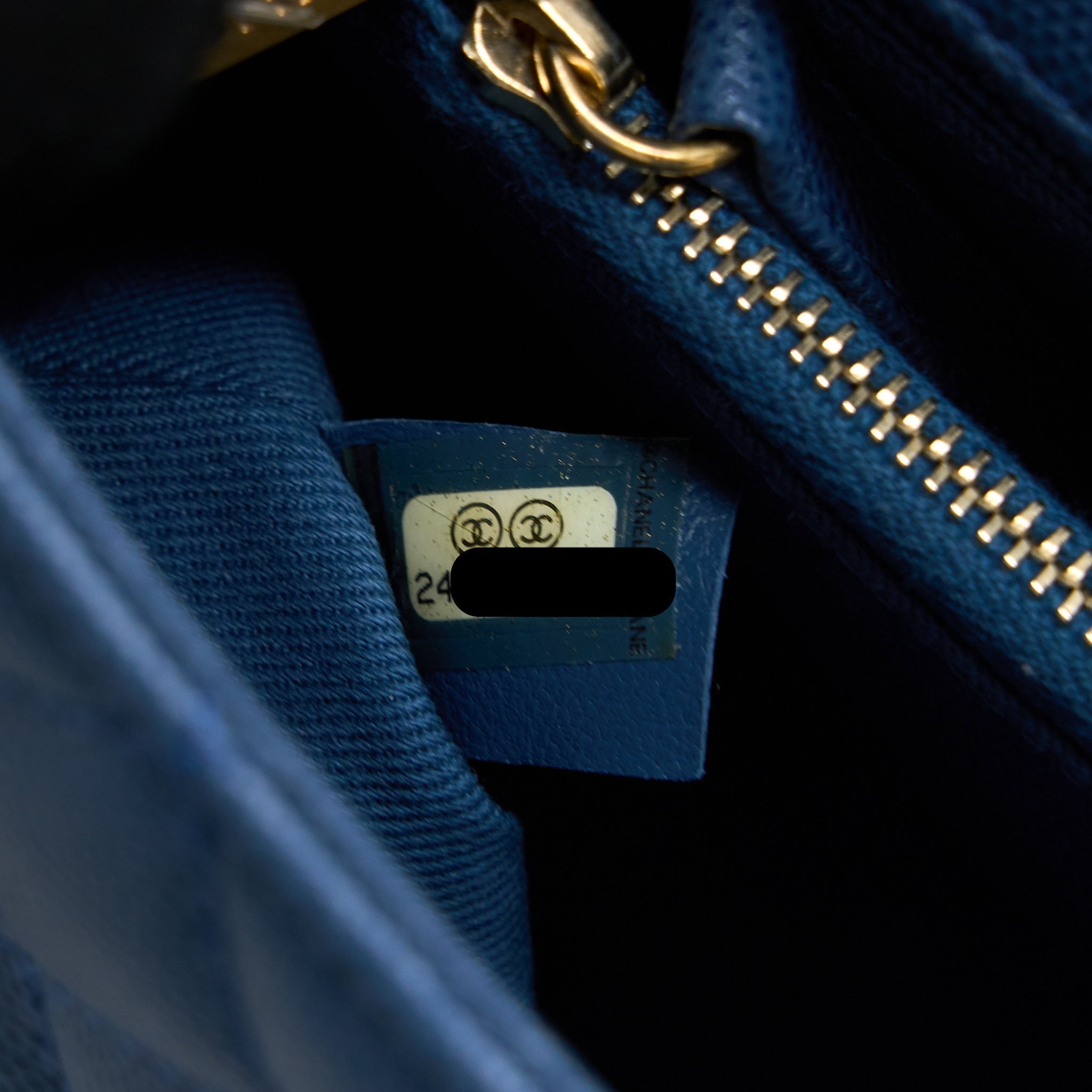 chanel-medium-coco-handle-flap-bag-caviar-ghw