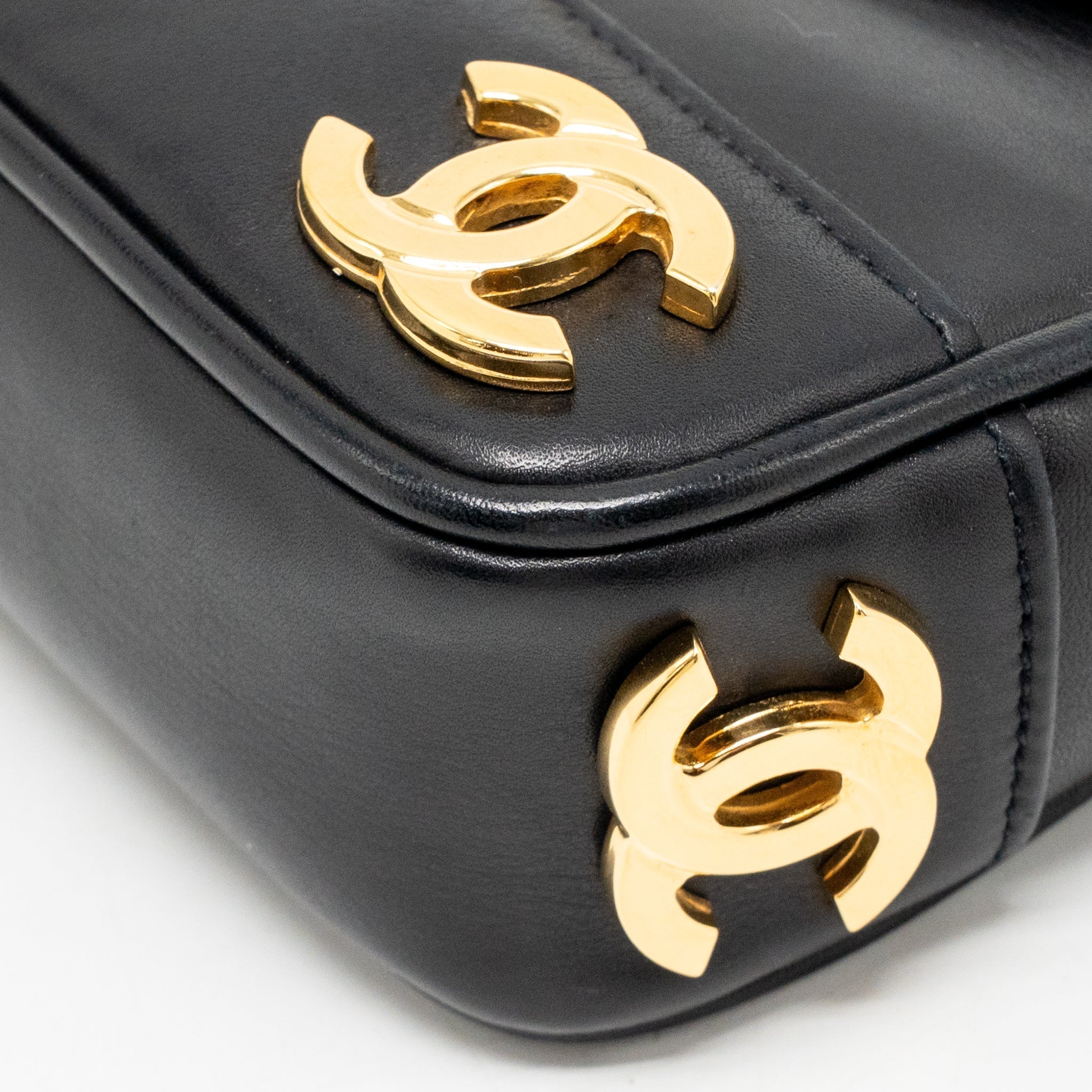 chanel-vintage-cc-logo-flap-belt-bag-smooth-calfskin-black-ghw