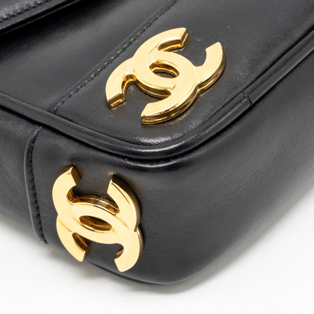 chanel-vintage-cc-logo-flap-belt-bag-smooth-calfskin-black-ghw