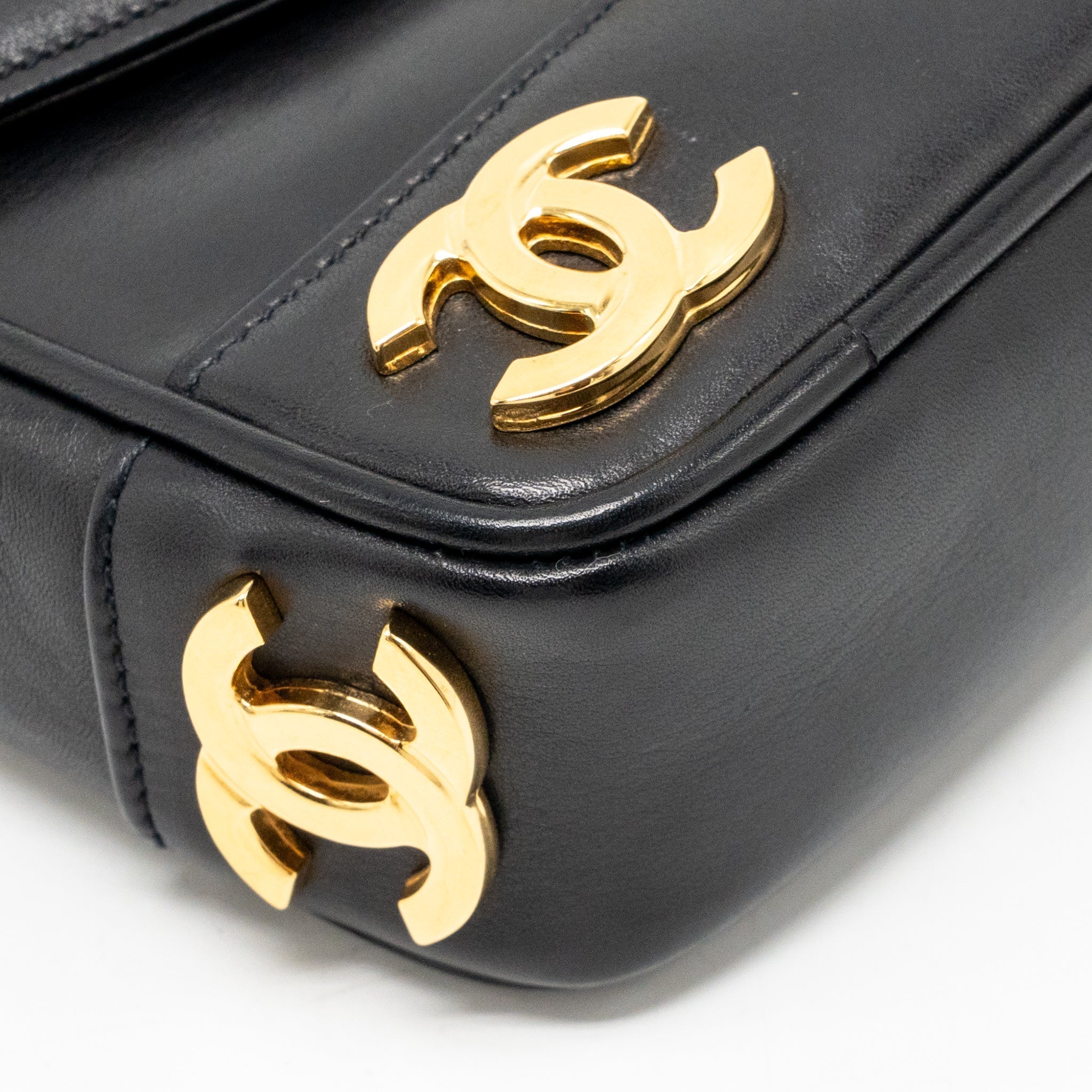 chanel-vintage-cc-logo-flap-belt-bag-smooth-calfskin-black-ghw