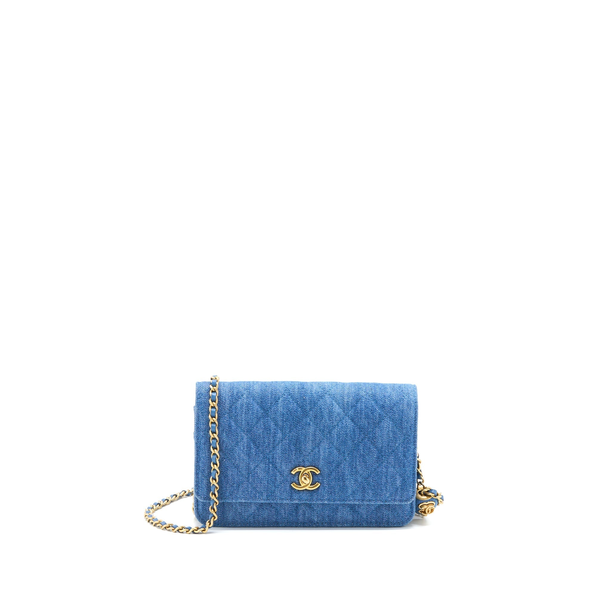 chanel-pearl-crush-wallet-on-chain-denim-light-blue-ghw-microchip