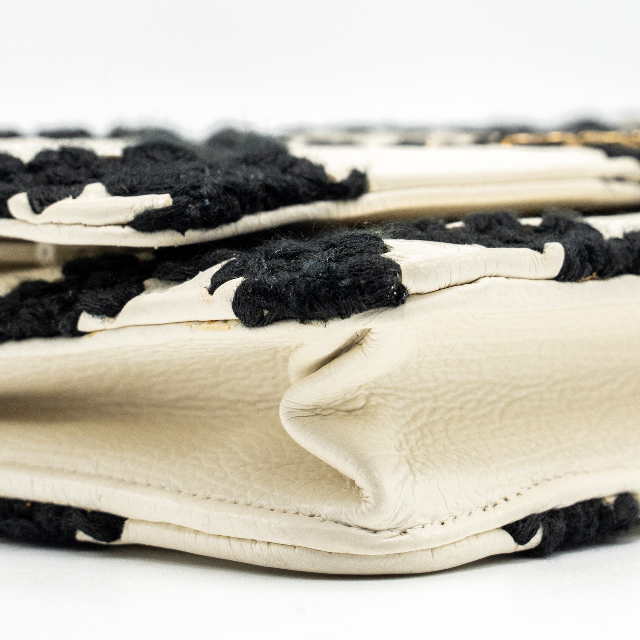 chanel-19-wallet-on-chain-fabric-calfskin-white-black-multicolour-hardware