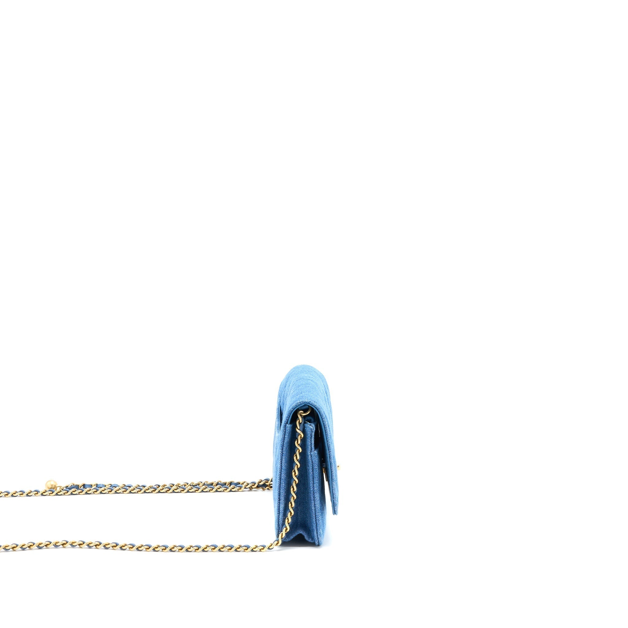 chanel-pearl-crush-wallet-on-chain-denim-light-blue-ghw-microchip