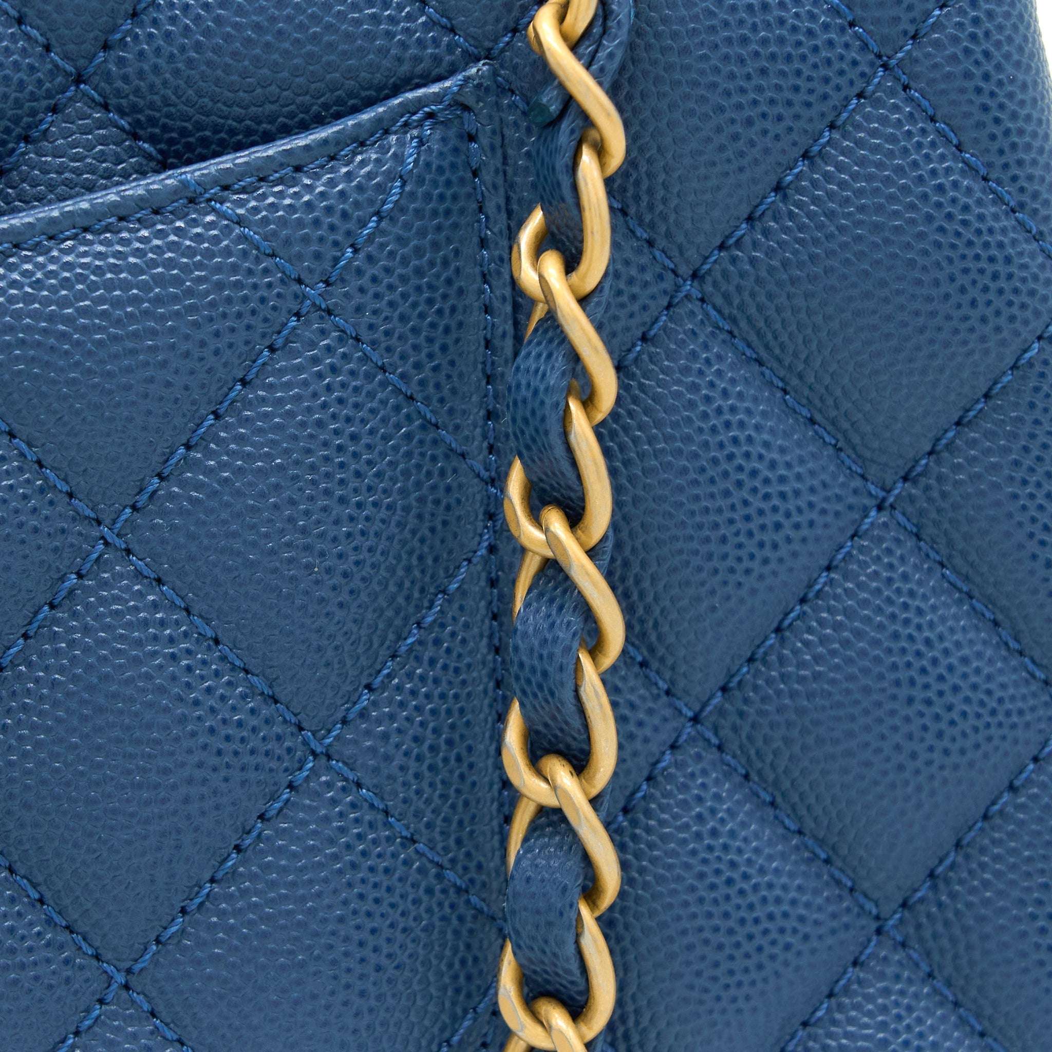 chanel-medium-coco-handle-flap-bag-caviar-ghw