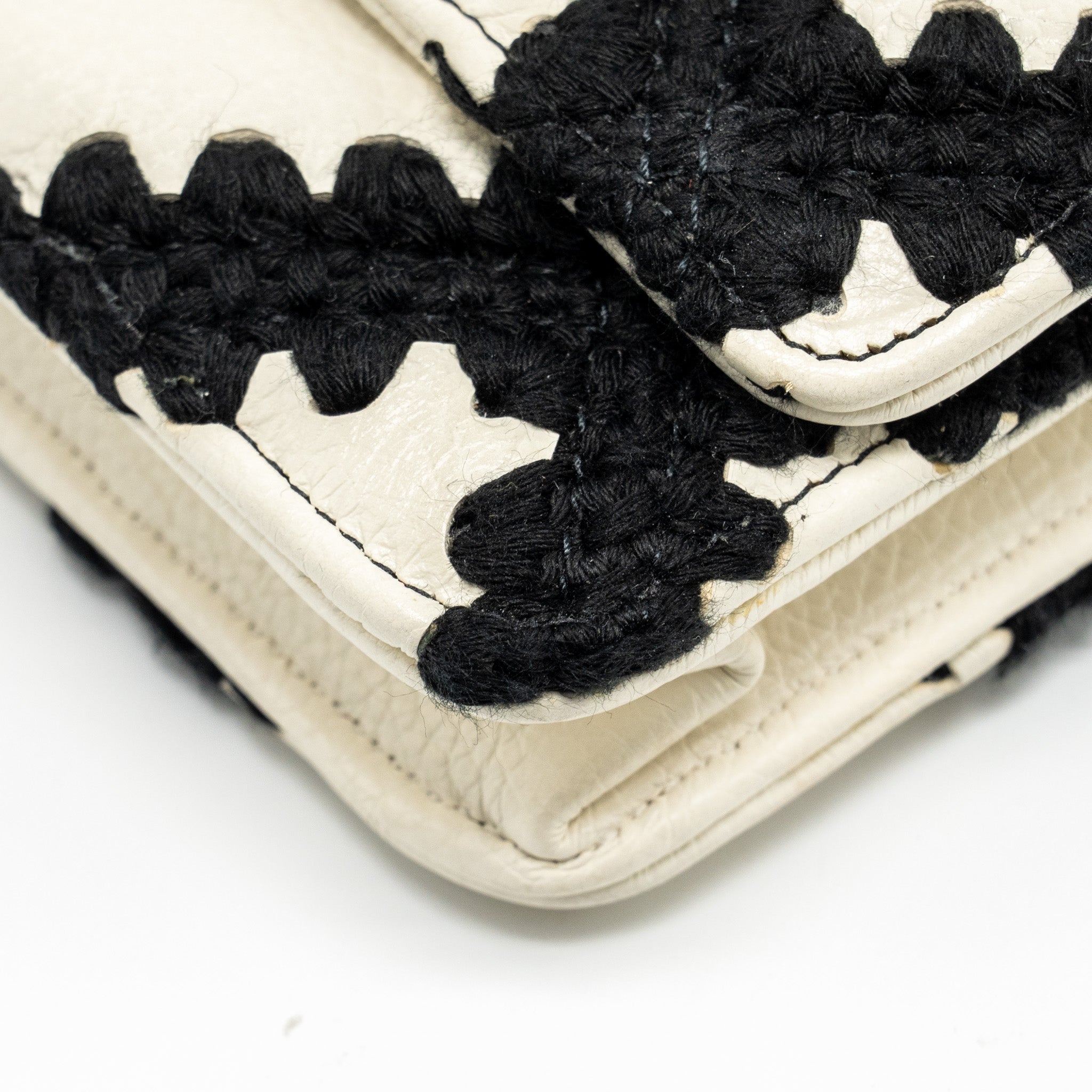 chanel-19-wallet-on-chain-fabric-calfskin-white-black-multicolour-hardware