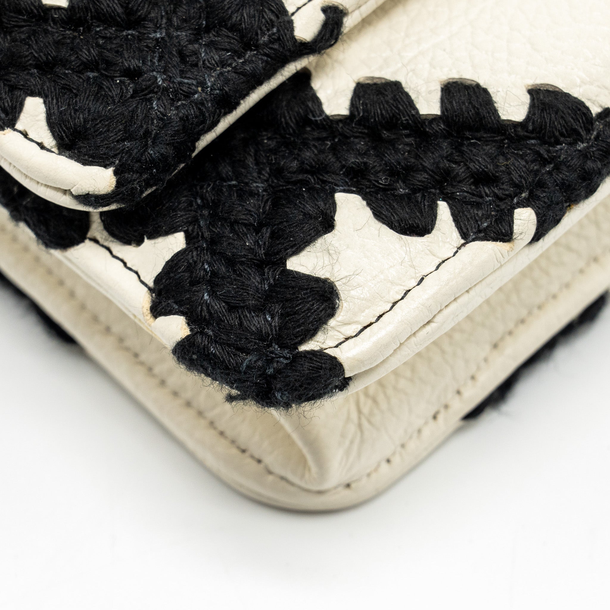 chanel-19-wallet-on-chain-fabric-calfskin-white-black-multicolour-hardware